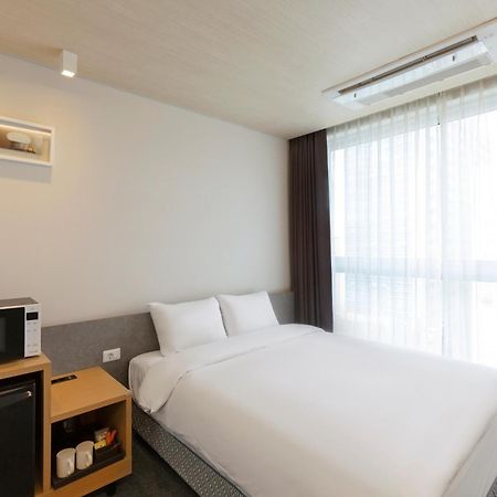 Grand City Hotel Чханвон Экстерьер фото