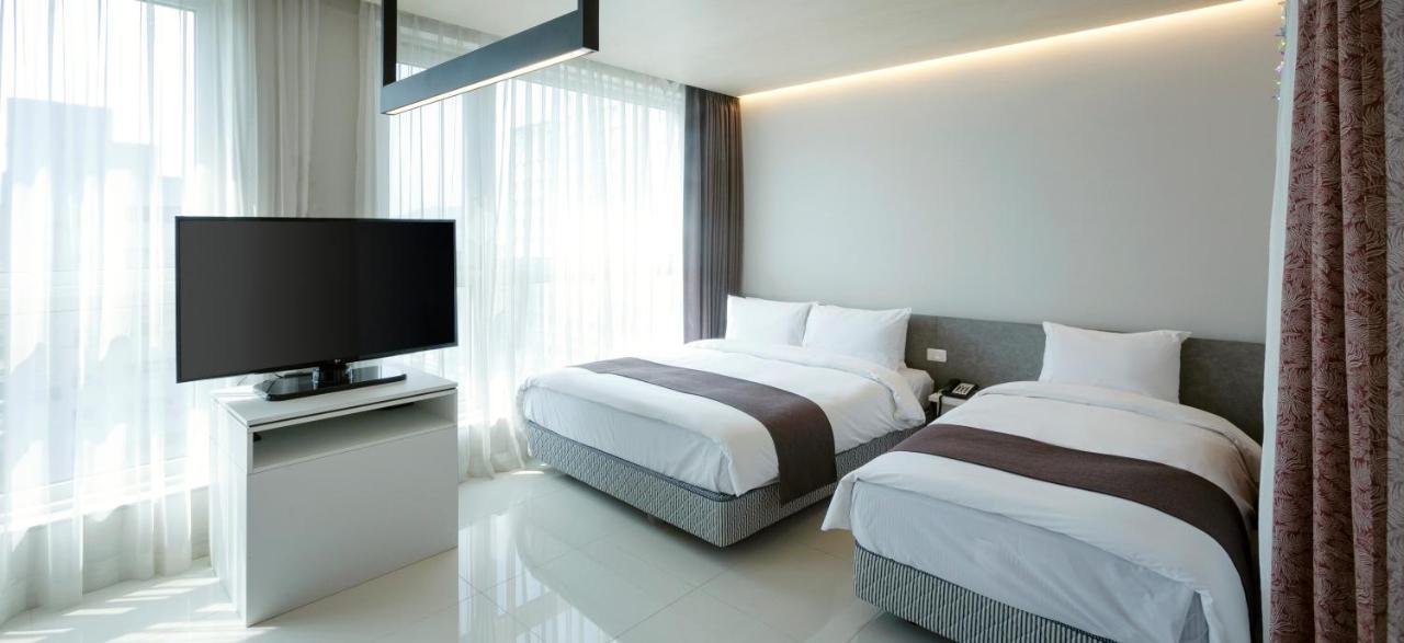 Grand City Hotel Чханвон Экстерьер фото