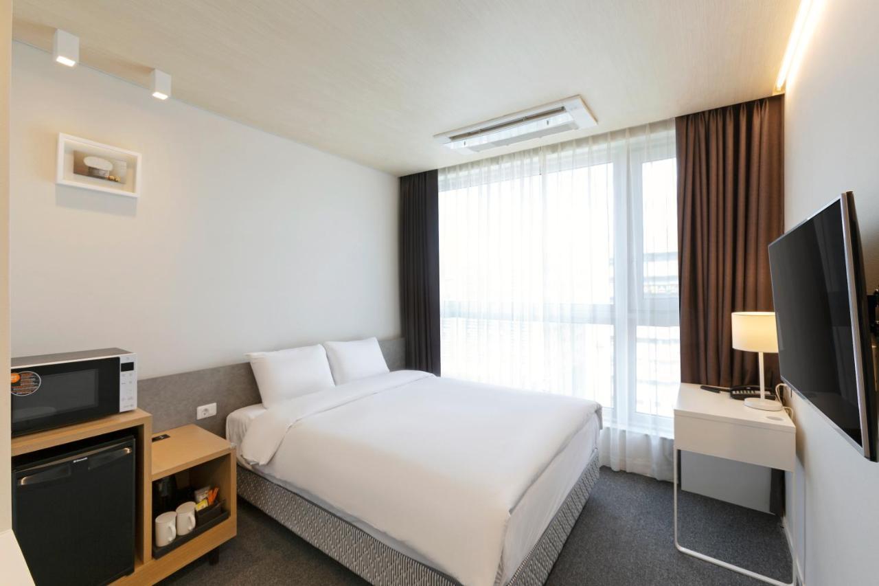 Grand City Hotel Чханвон Экстерьер фото