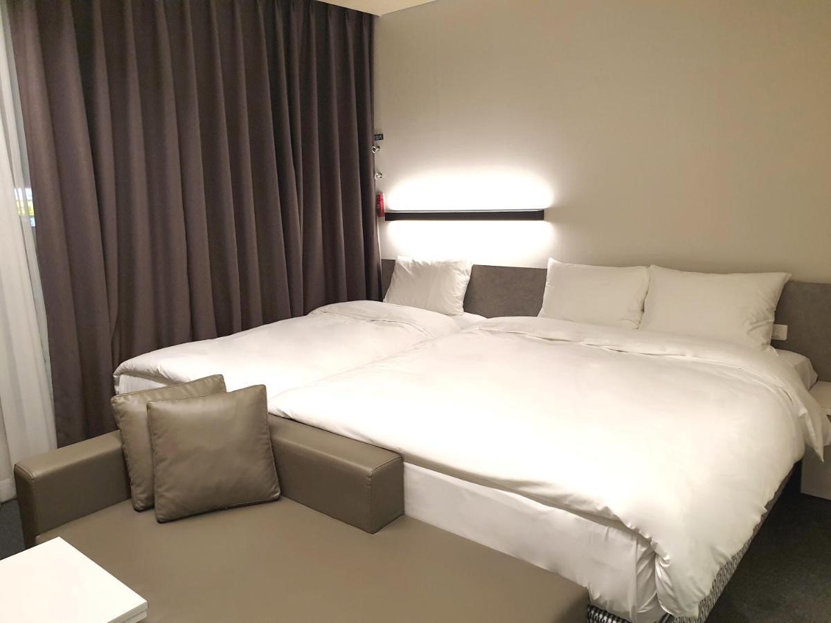 Grand City Hotel Чханвон Экстерьер фото