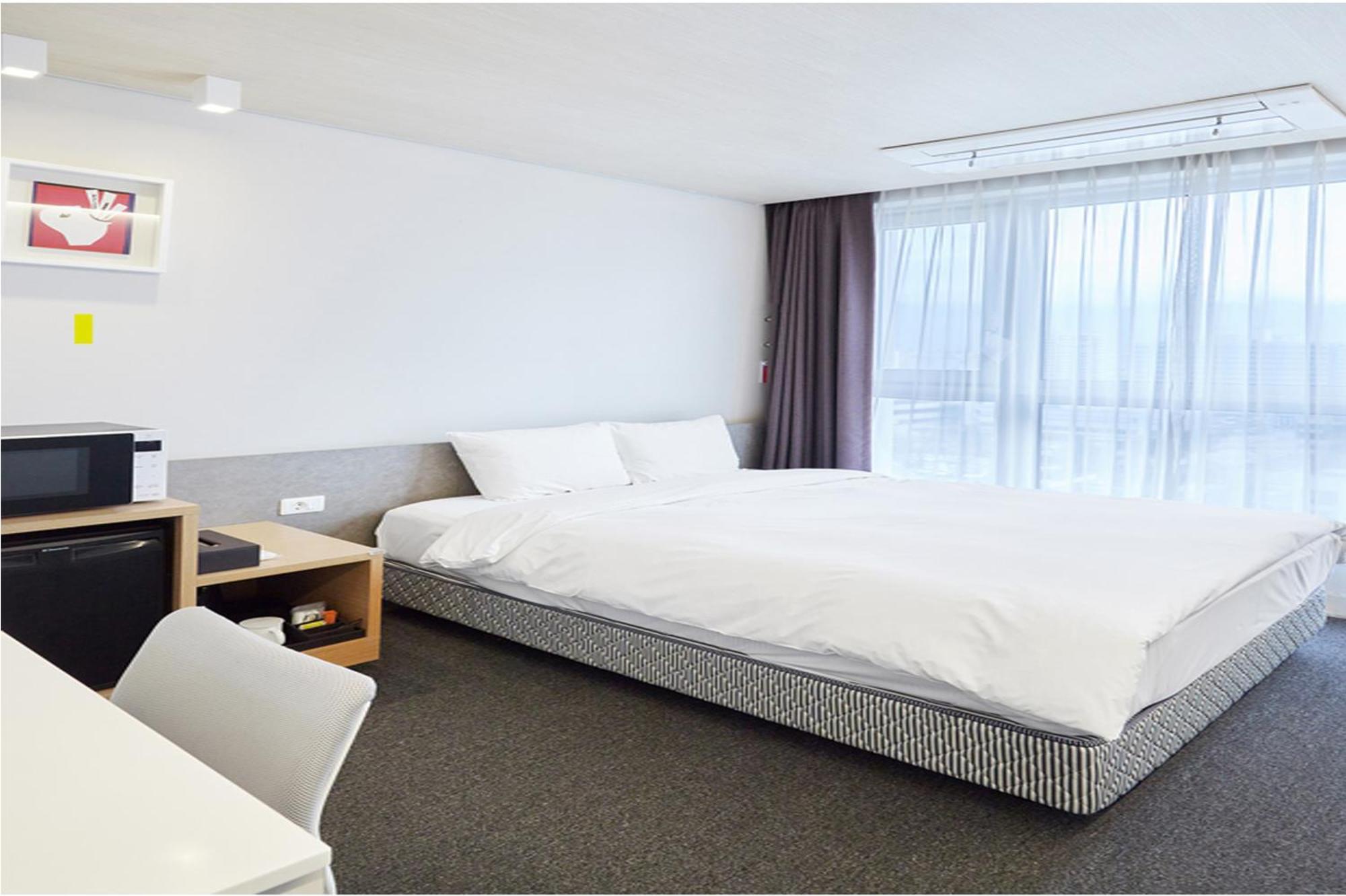 Grand City Hotel Чханвон Экстерьер фото