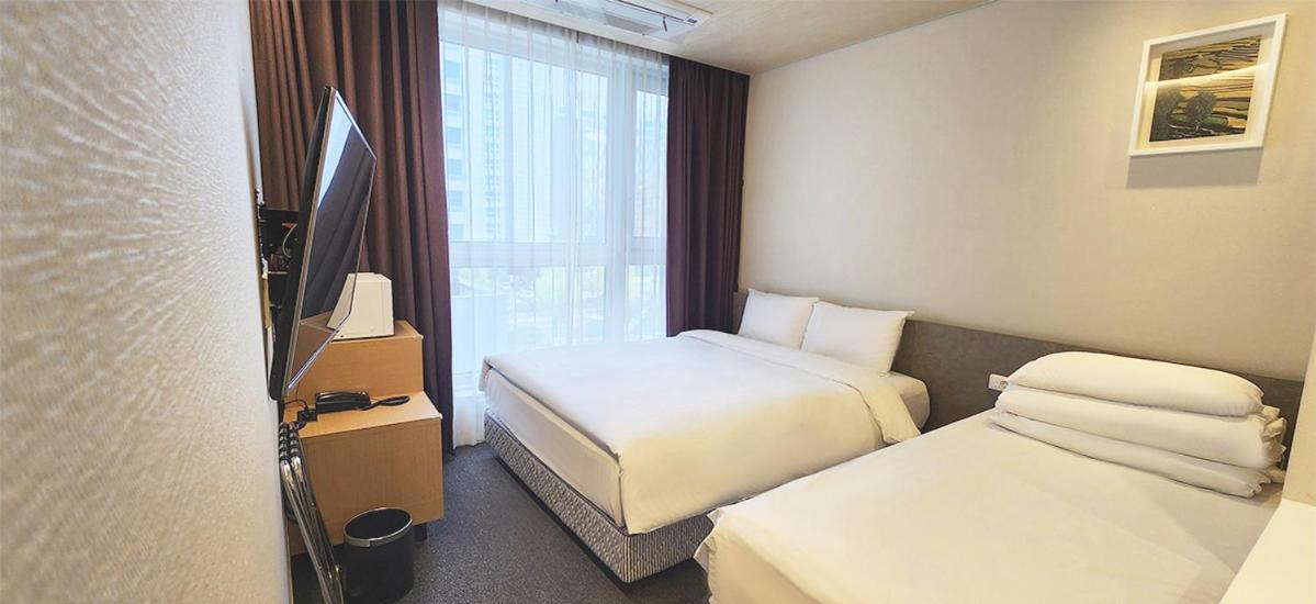 Grand City Hotel Чханвон Экстерьер фото