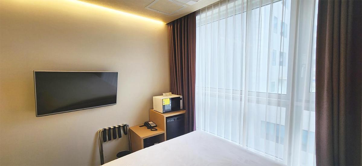 Grand City Hotel Чханвон Экстерьер фото