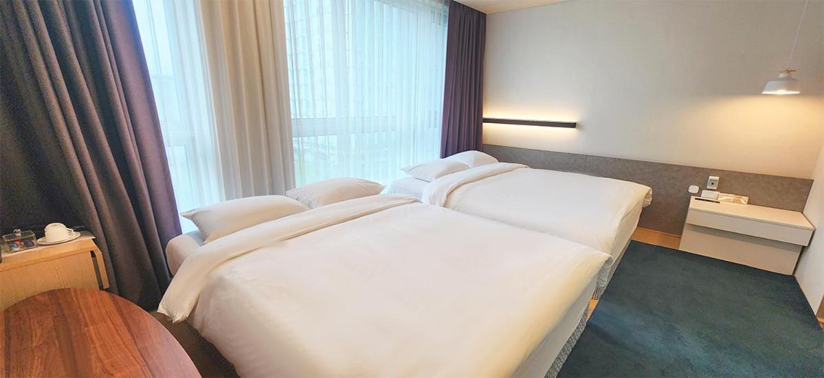 Grand City Hotel Чханвон Экстерьер фото