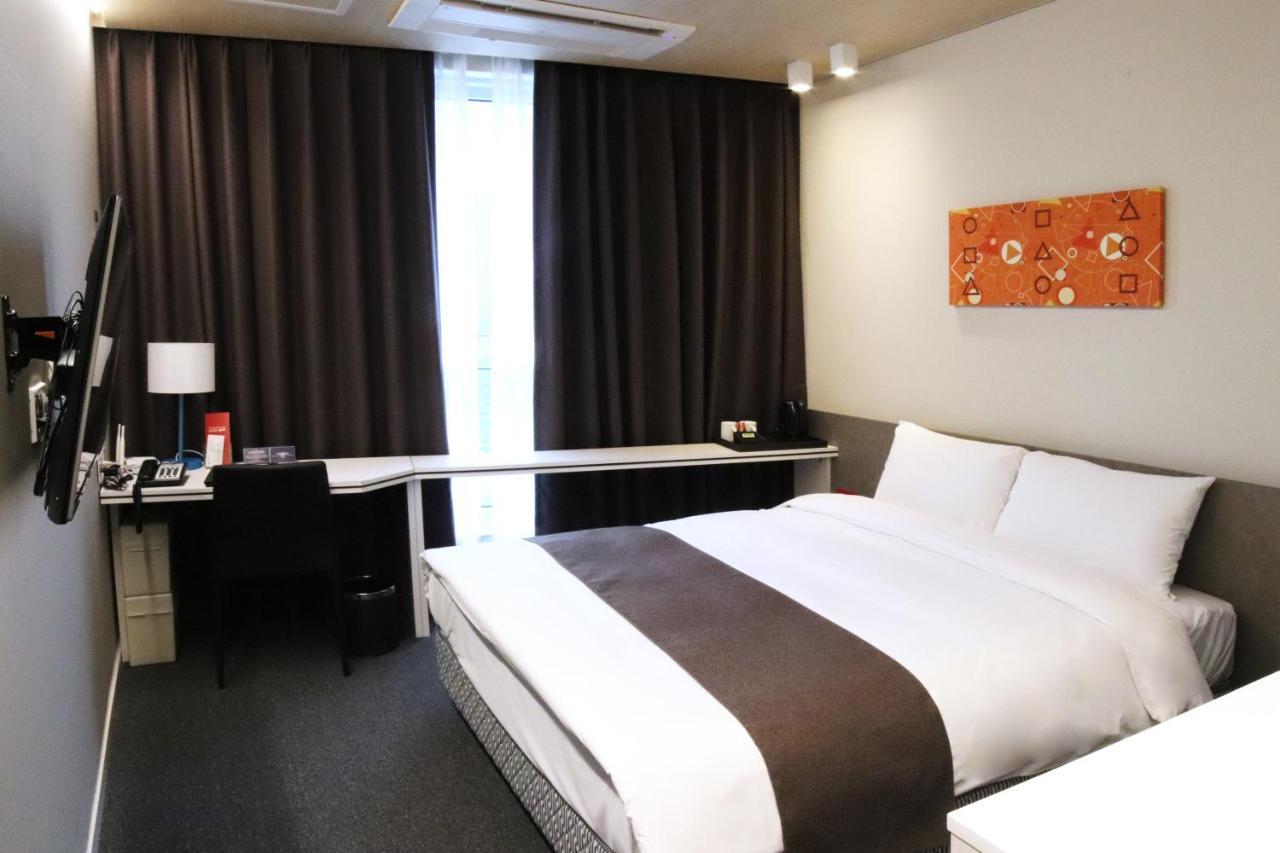 Grand City Hotel Чханвон Экстерьер фото